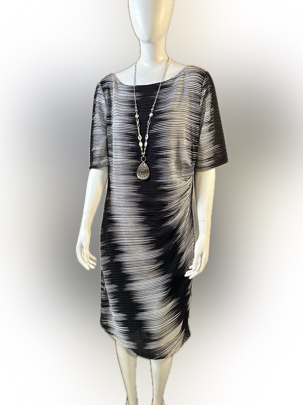 Anne Klein Black & White Textured Wavy-Stripe Elbow Sleeve Dress, VGC, Sz.16